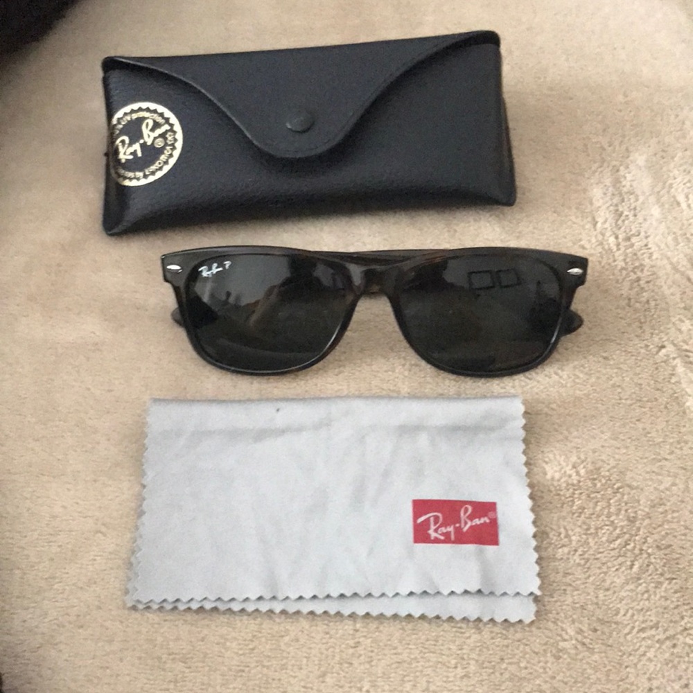 WAYFARER TORTOISE SUNGLASSES - WOMENS